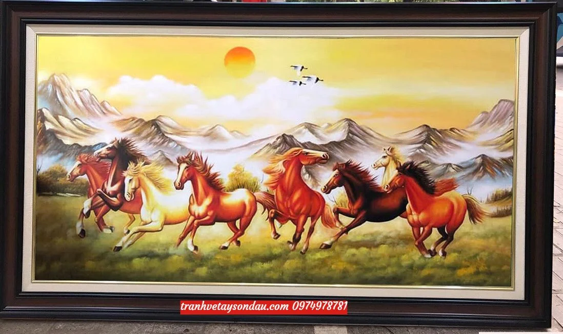 Tranh mã đáo thành công với đàn ngựa phi nước đại giữa núi non, đồng cỏ và ánh nắng bình minh