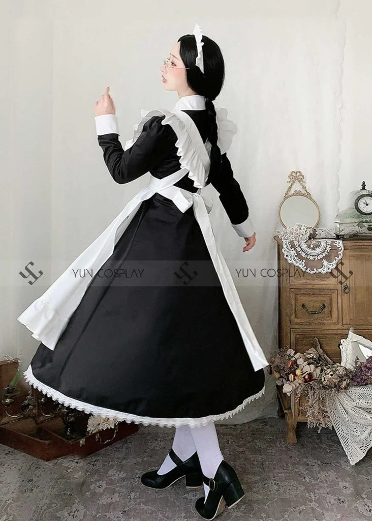 cosplay hầu gái phong cách cổ điển với váy đen trắng