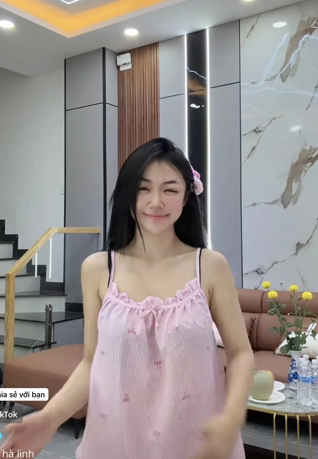 Sức hút không tưởng của top 1 server Trần Hà Linh, clip khoe nhà mới vừa lên sóng đã khiến các anh em rôm rả bình luận